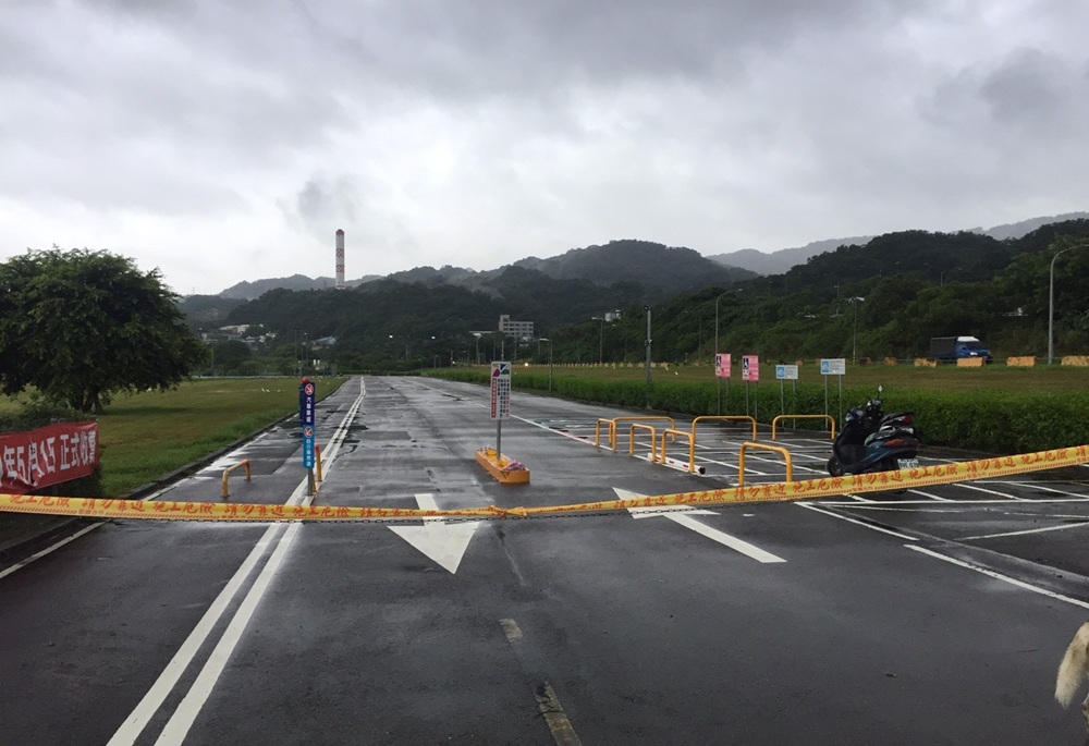 白海豚颱風逼近北台灣 新北高灘地中午起停車管制、淡水八里渡輪停航 7 248260808a01