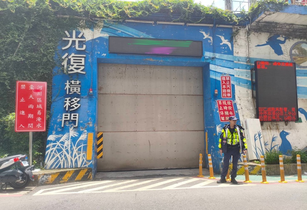 白海豚颱風逼近北台灣 新北高灘地中午起停車管制、淡水八里渡輪停航 8 248260808a02