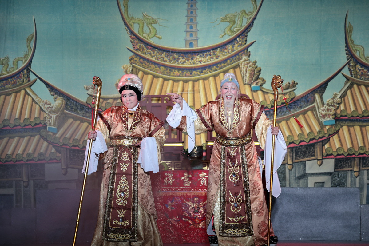 歌仔戲《土地公傳奇‧親人‧情人》8/14青溪公園市民廣場精彩演出。<br /><br /> 