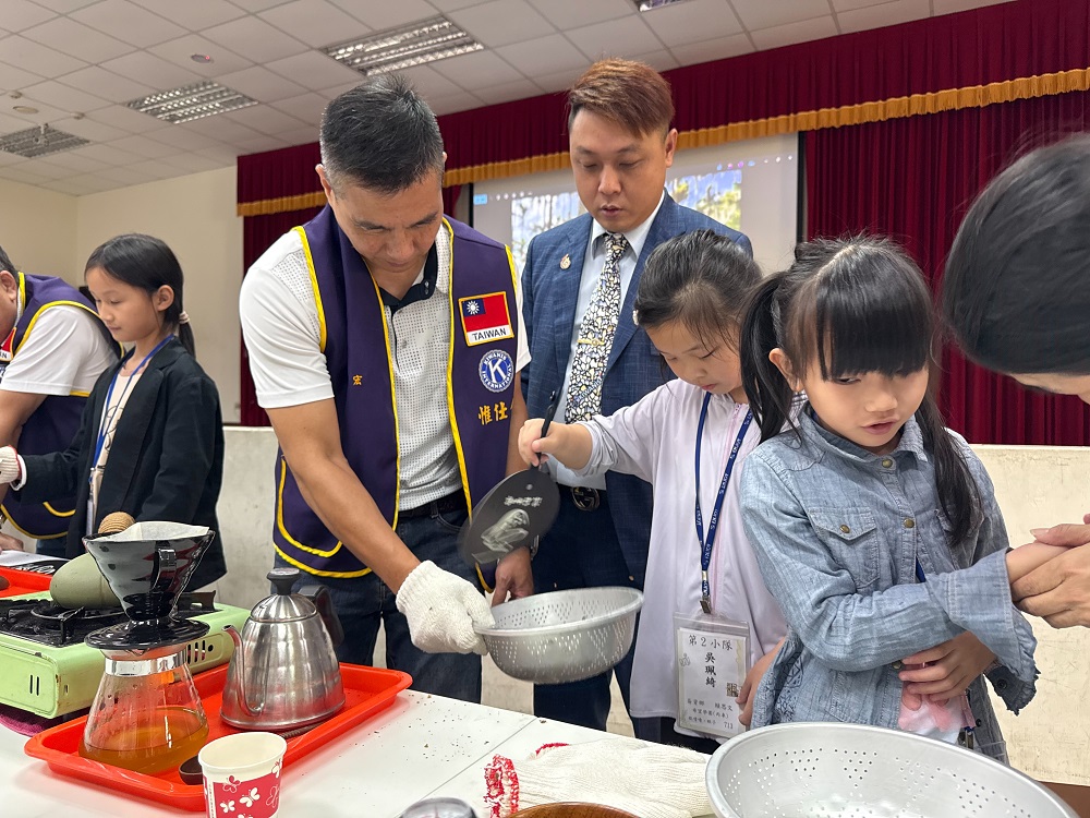 雲林家扶舉辦「入古坑寶山好玩『咖』,充實暑假不迷『網』」暑期國小夏令營,80名家扶學童展開三天充實又有趣的暑假體驗。(照片/記者 陳雅琪 翻攝)
