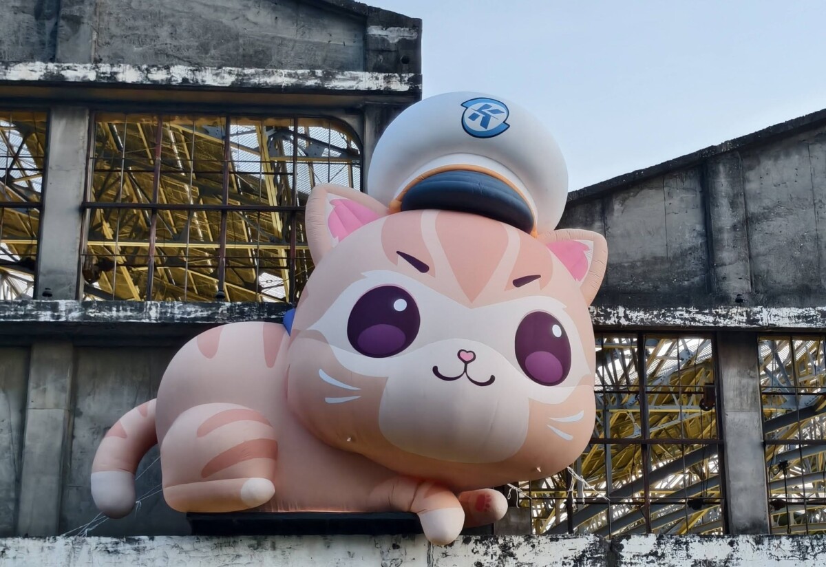 巨型蜜柑現身高雄高雄親子遊樂園區 (圖/黃采蓮拍攝)