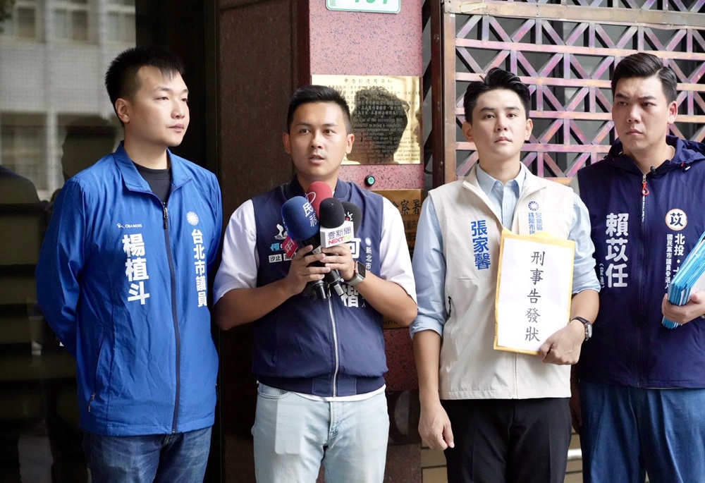 質疑毒油事件涉圖利特定業者 何元楷、楊植斗赴北檢按鈴申告卓榮泰 214 248260810a04