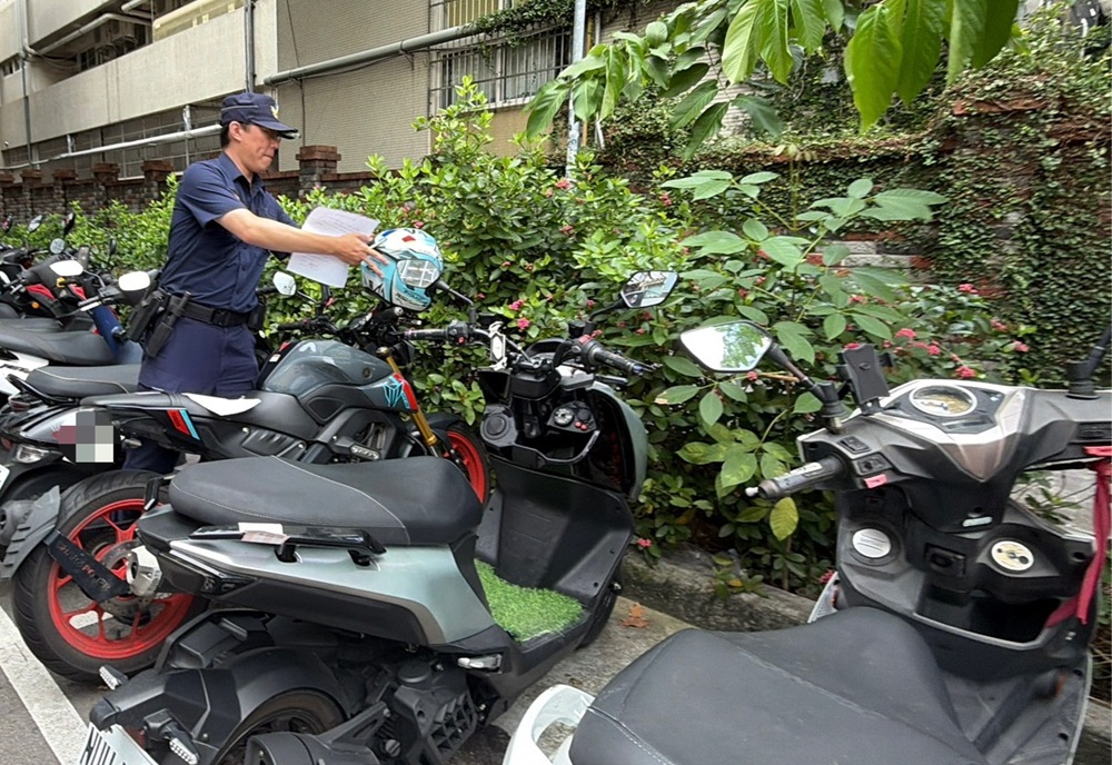 台中一中商圈安全帽防竊 警主動代保管逾35頂 239 cnews204260810a07