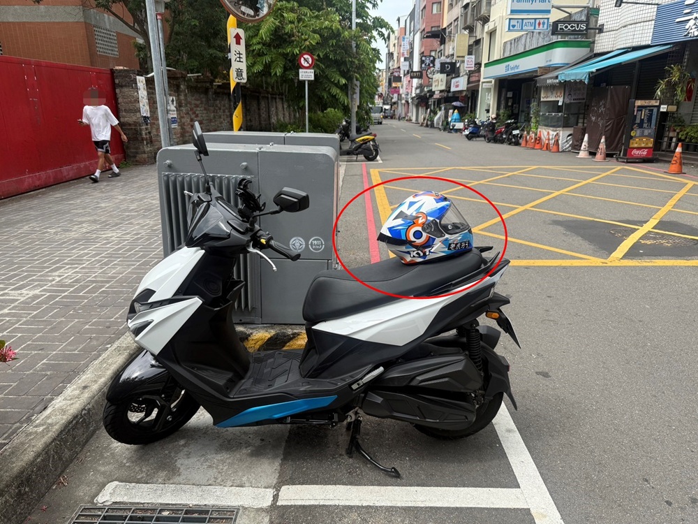 台中一中商圈安全帽防竊 警主動代保管逾35頂 240 cnews204260810a06