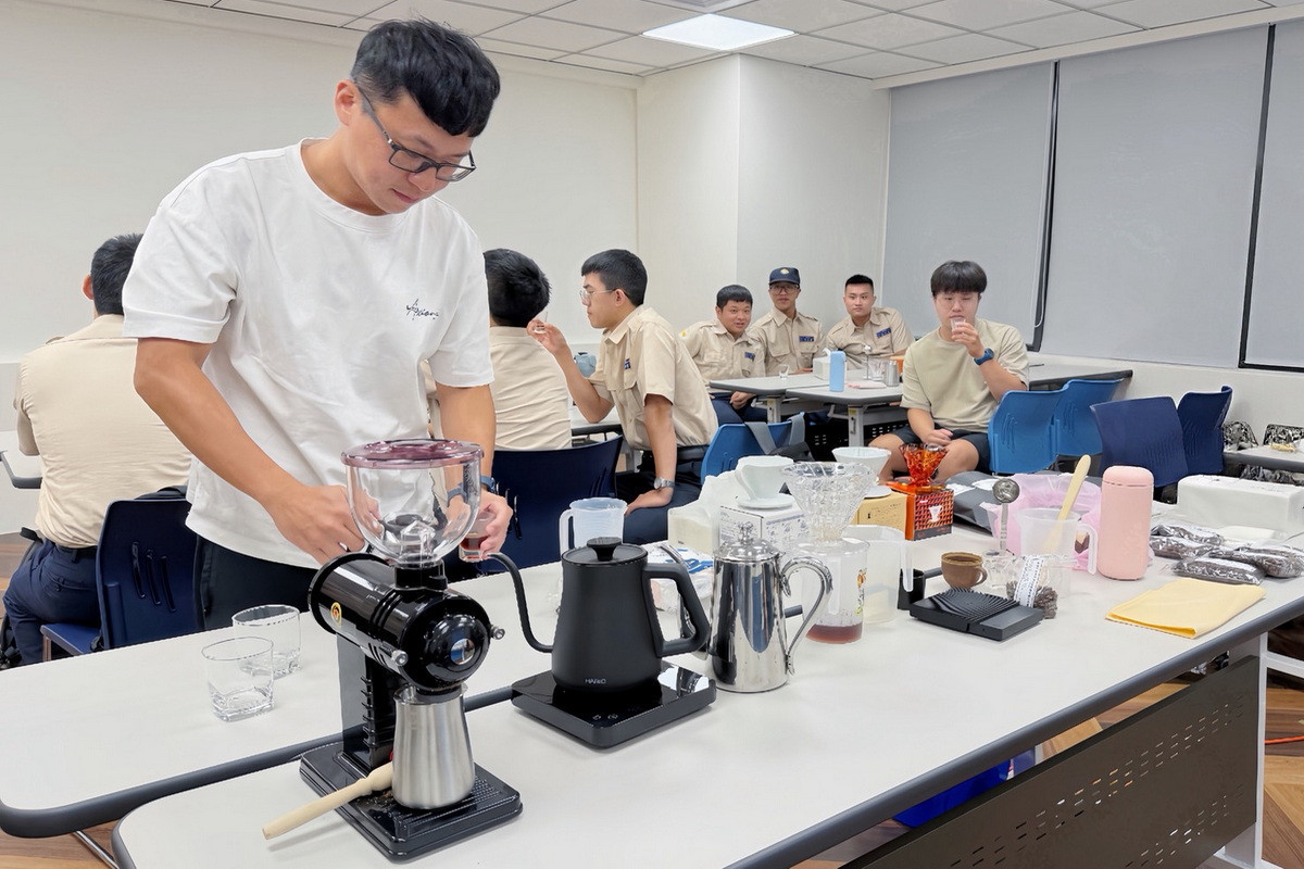 桃園市政府民政局攜手就業職訓服務處辦理役男職業訓練課程,提供免費且多元學習資源。