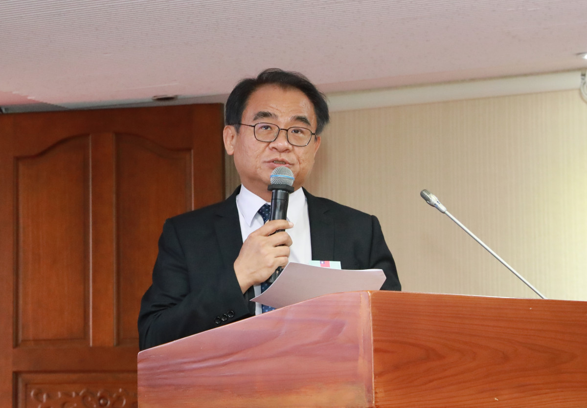 台灣耳鼻喉頭頸外科醫學會監事王俊傑說明，新冠、流感與RSV初期症狀相似，應由第一線醫師評估及篩檢，避免錯過治療時機。