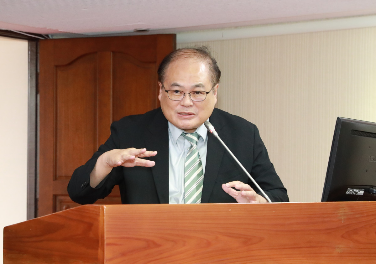 衛生福利部中央健康保險署長張禹斌回應，將與疾管署討論，是否可在新冠流行期內，依醫療院所臨床判斷適度放寬篩檢條件。