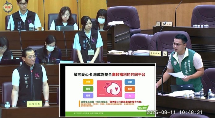國2南桃園路段大貨車翻覆波及1車 女駕駛送醫 S 759169092