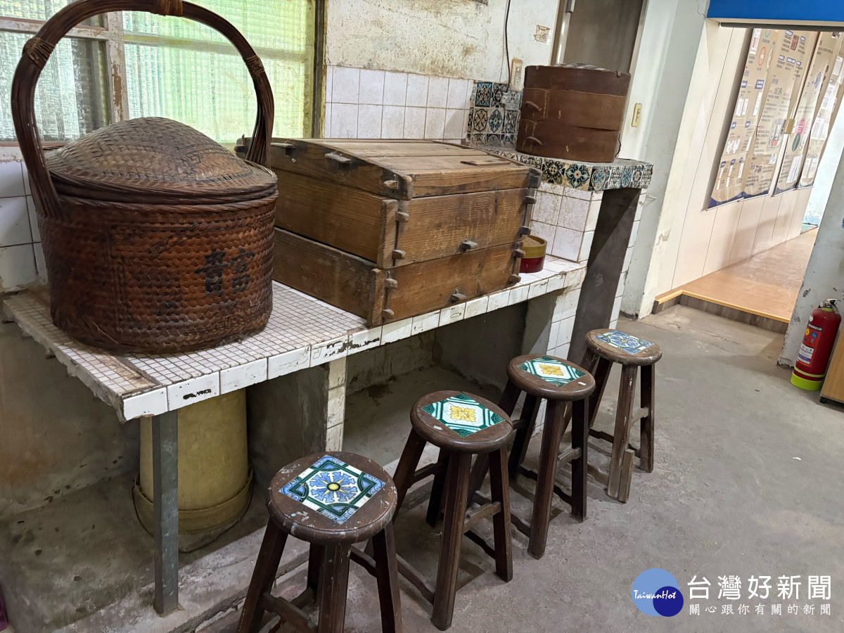 昭和屋灶台展示大中小蒸籠與謝籃