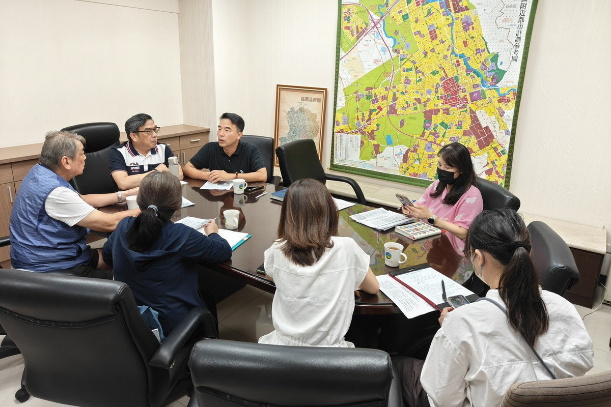 桃園市政府民政局攜手環保局召開會議,為中元紙錢集中焚燒作業做好準備。<br /><br />