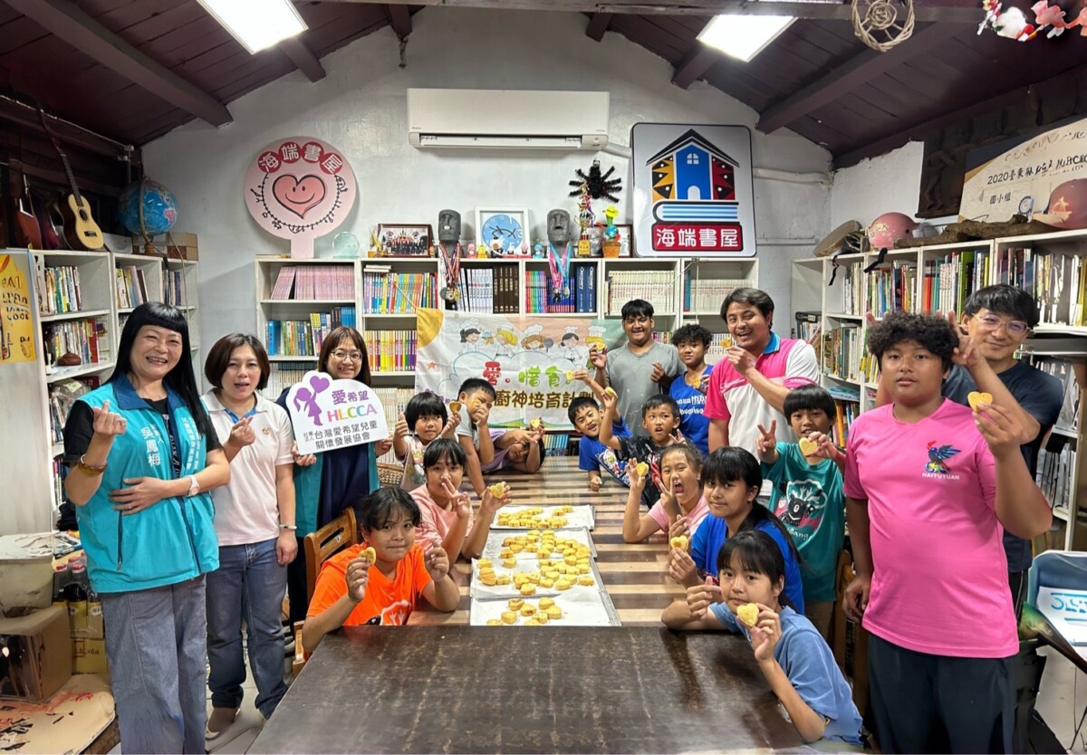 SQ08127 1海端書屋陪部落童15年