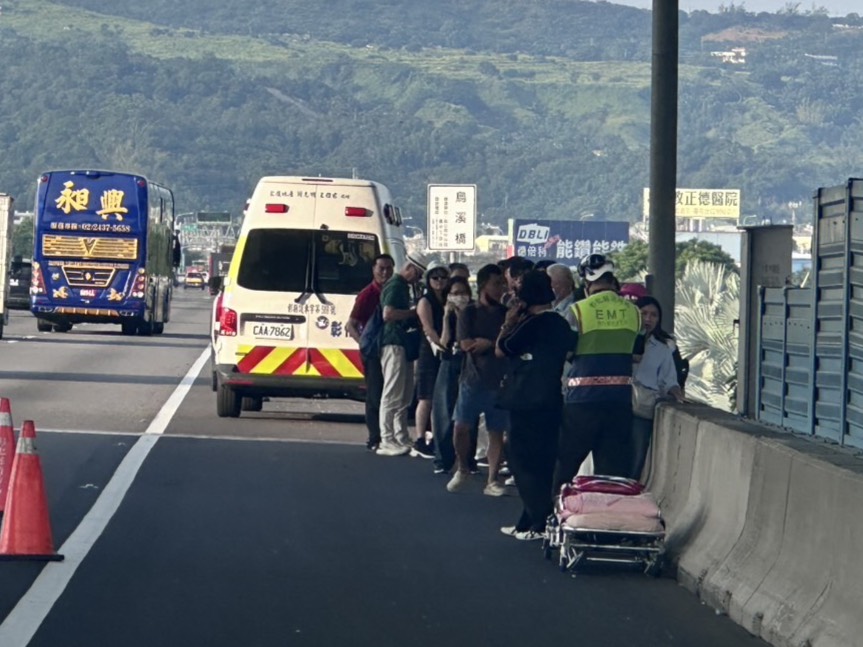 SQ08135 2國1越南旅遊團遊覽車起火