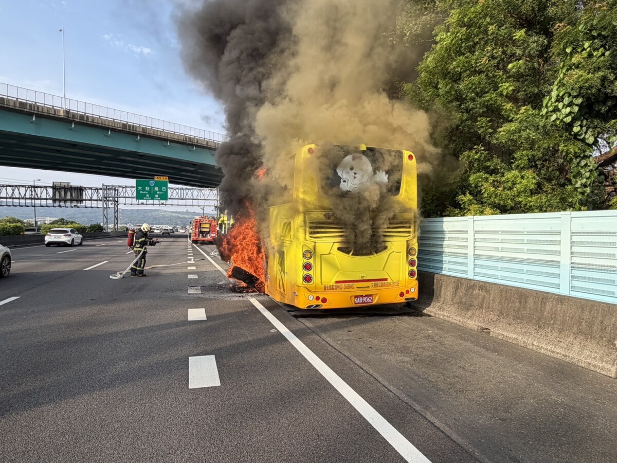 SQ08135 3國1越南旅遊團遊覽車起火