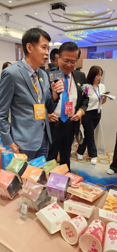 全國商業總會理事長許舒博走訪各企業展區