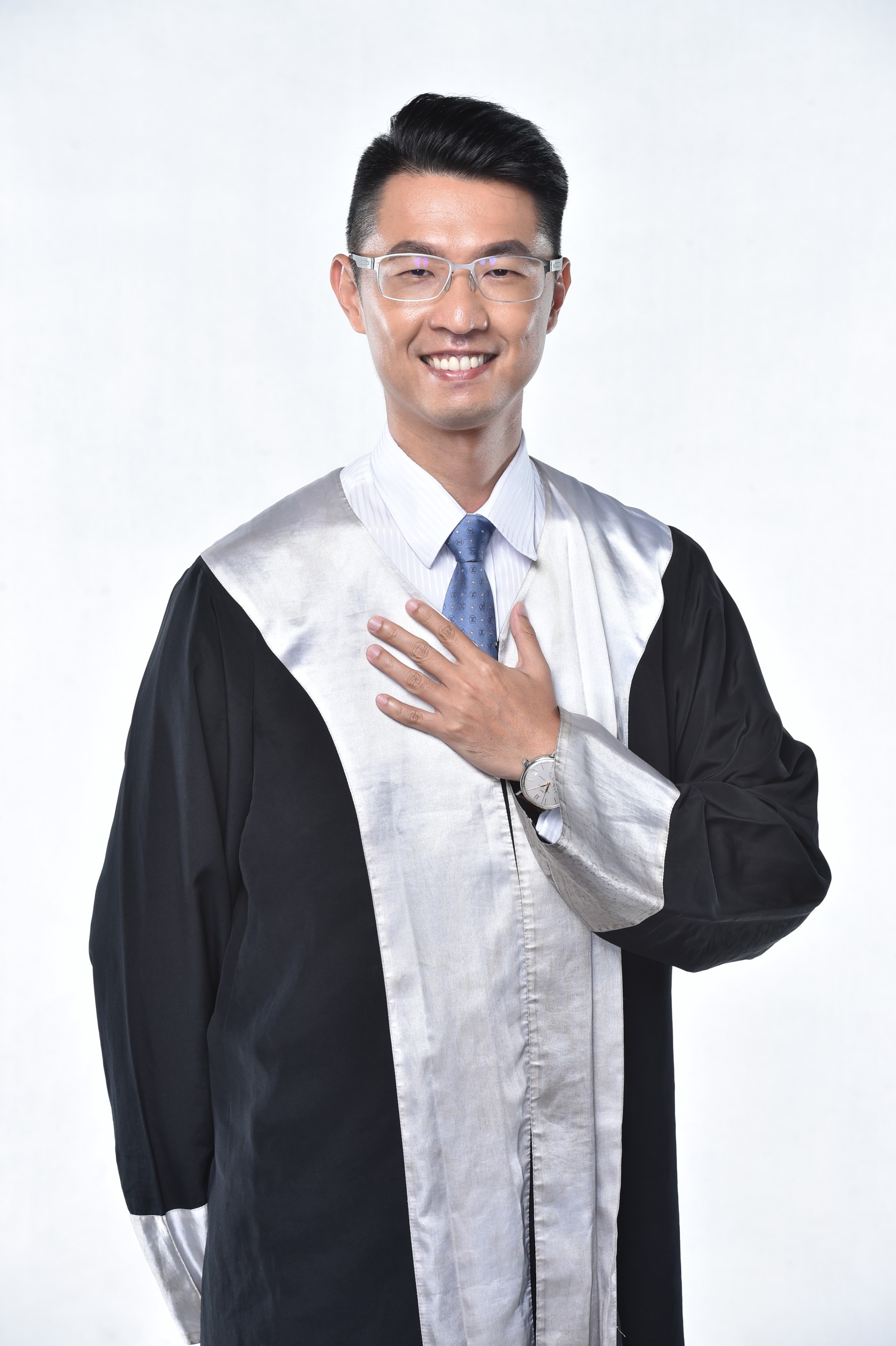 劉韋廷經常接受媒體採訪,分析法律專業議題。(記者張欽翻攝)