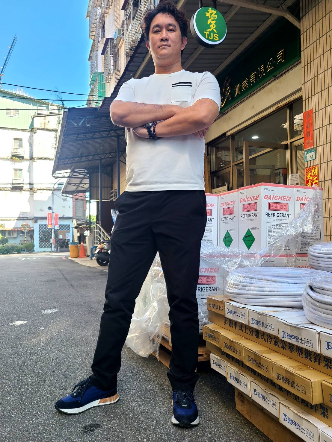 「拓質」實業有限公司董事長黃友良有著樸實無華外表。(記者林金聖攝)