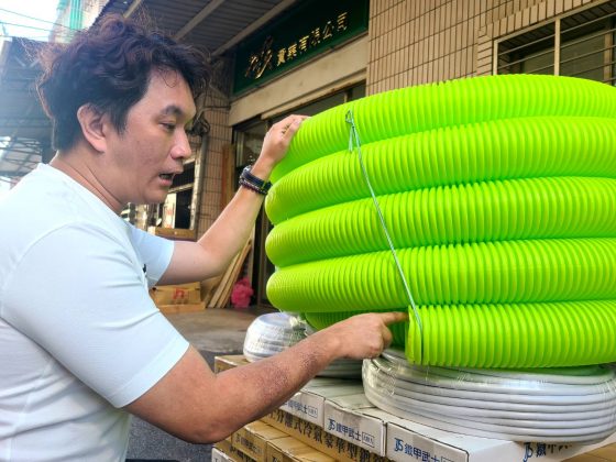 「拓質」生產的全熱交換器(PE管)導入醫療級材質。(記者林金聖攝)
