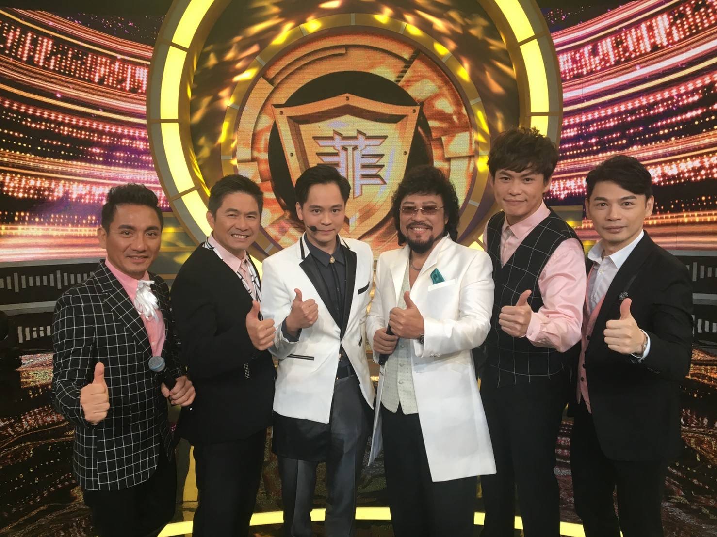 圖片說明:黃信凱經常受邀至電視節目表演魔術。(圖/民眾提供)