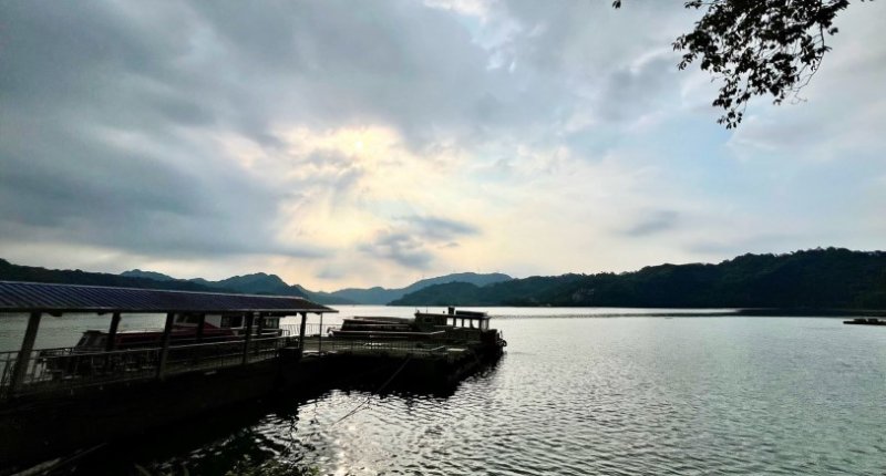 暑假限定! 桃園石門水庫藍色公路固定船班8/15啟航 搭船探訪薑母島、新溪口吊橋飽覽石門水庫湖光山色