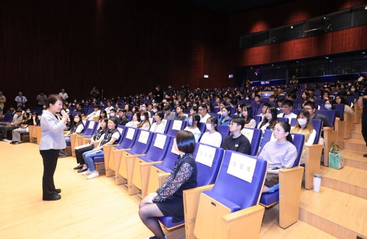 ▲市長盧秀燕親自勉勵青年，珍惜這次難得的機會，把在市府學到的經驗，化為未來升學、就業的重要養分。(圖/記者顏淑娟翻攝)