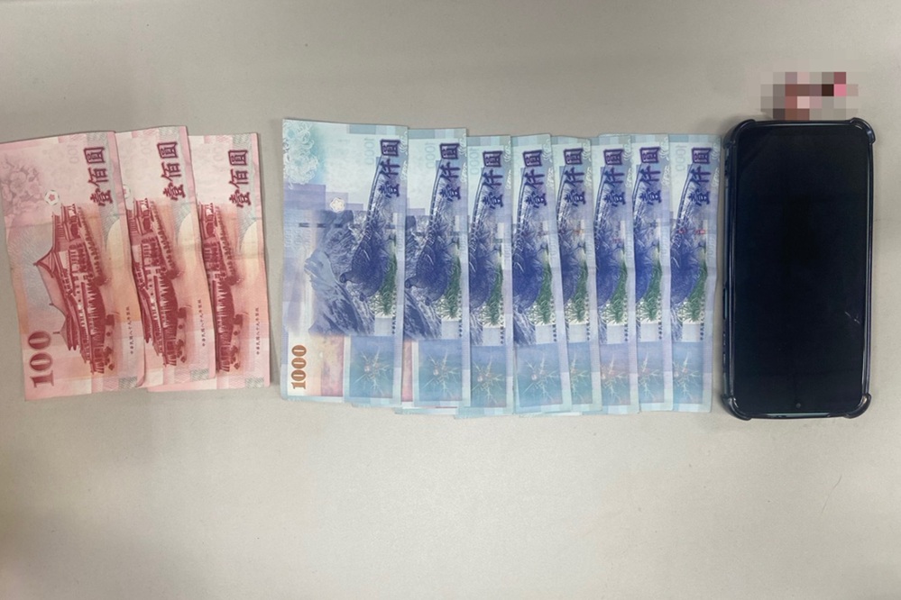 女車手取款被逮喊沒涉詐欺 企圖通風報信手機露餡 209 cnews204260814a08