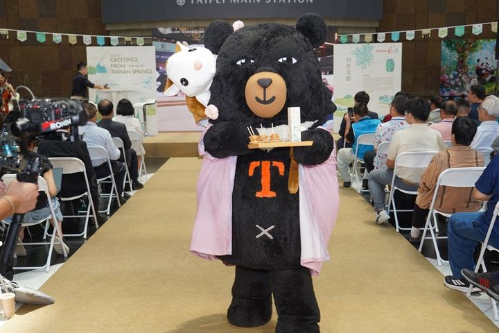 「喔熊組長」化身泡湯推廣大使，邀請大家走進谷關泡好湯、賞光影，感受台式療癒。　圖：參山國家風景區管理處／提供