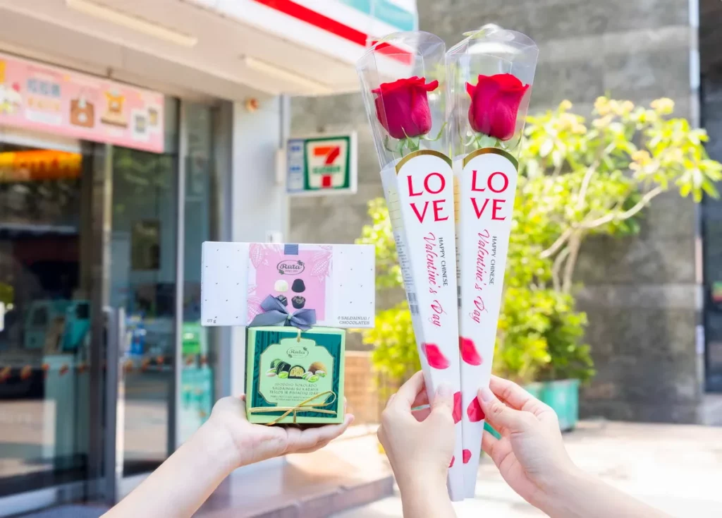 .8月16日至8月19日7-ELEVEN限定門市浪漫登場,單支售價199元。同時還有CupiCho精品巧克力禮盒加價購優惠