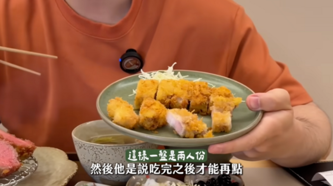 豪豪挑戰豬排吃到飽,一份就要等30分鐘。(圖/翻攝吃貨豪豪YouTube)