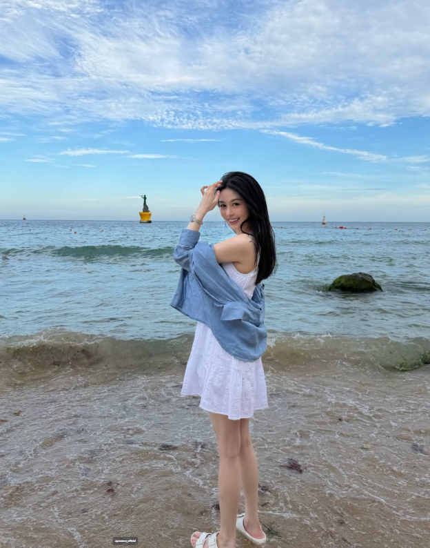 邱淑貞大女兒沈月。(圖/翻攝沈月IG)