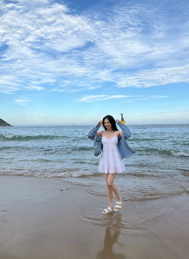 邱淑貞大女兒沈月。(圖/翻攝沈月IG)