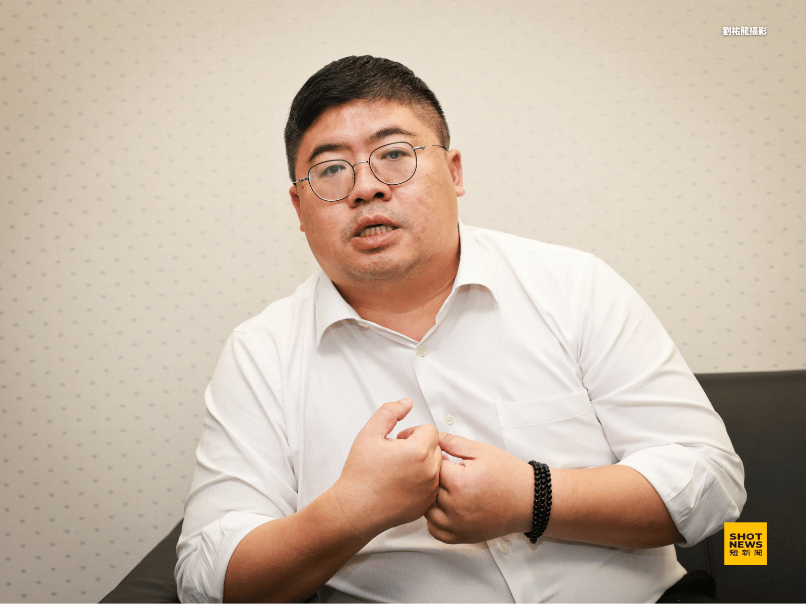 蔡易餘律師事務所工作告一段落後，在地方上開始選民服務與法律諮詢工作。（攝影：劉祐龍）