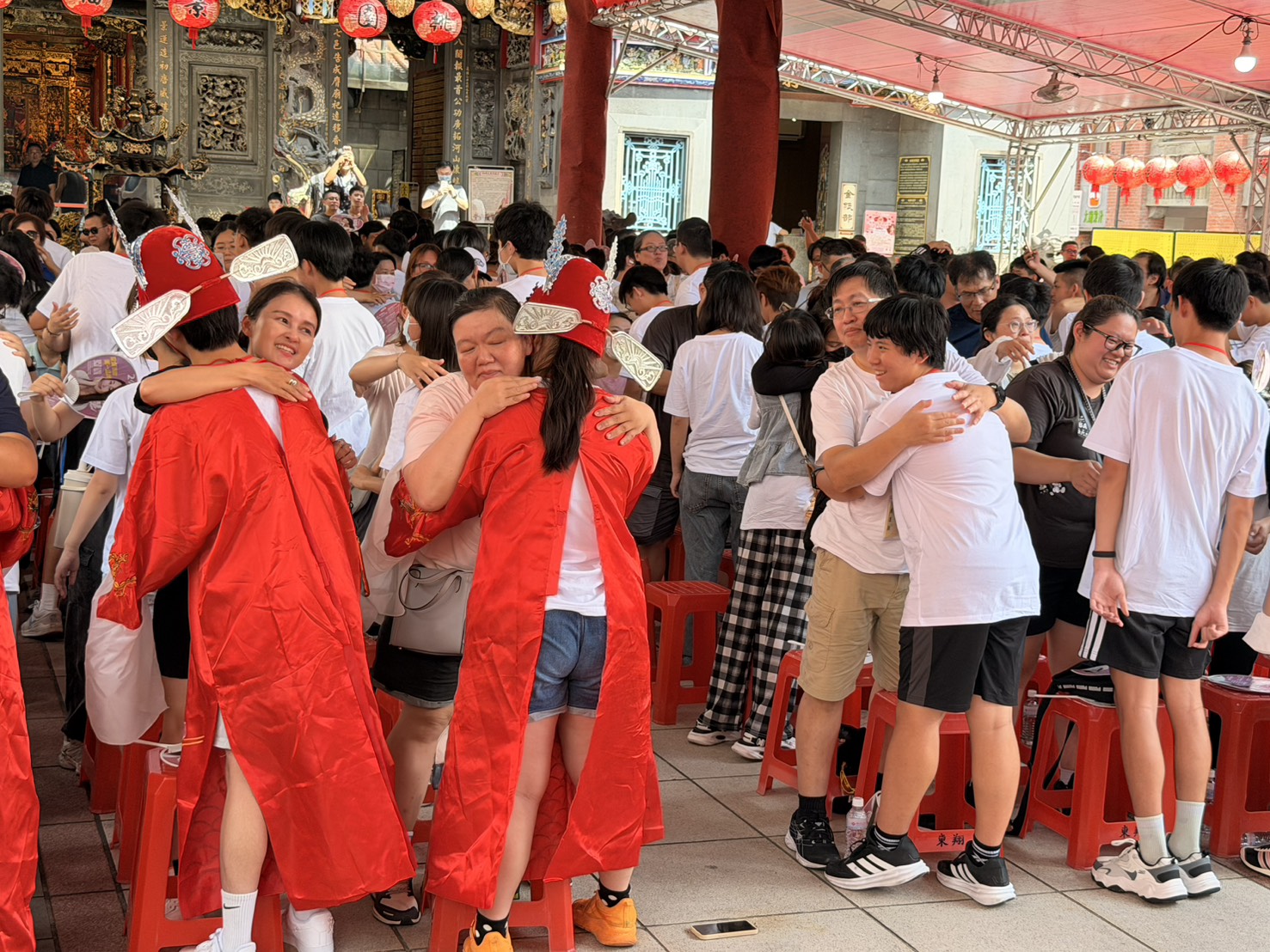 黃世杰返鄉掃街拚支持 喊話加倍建設新屋讓家鄉再次閃亮 S 23846955