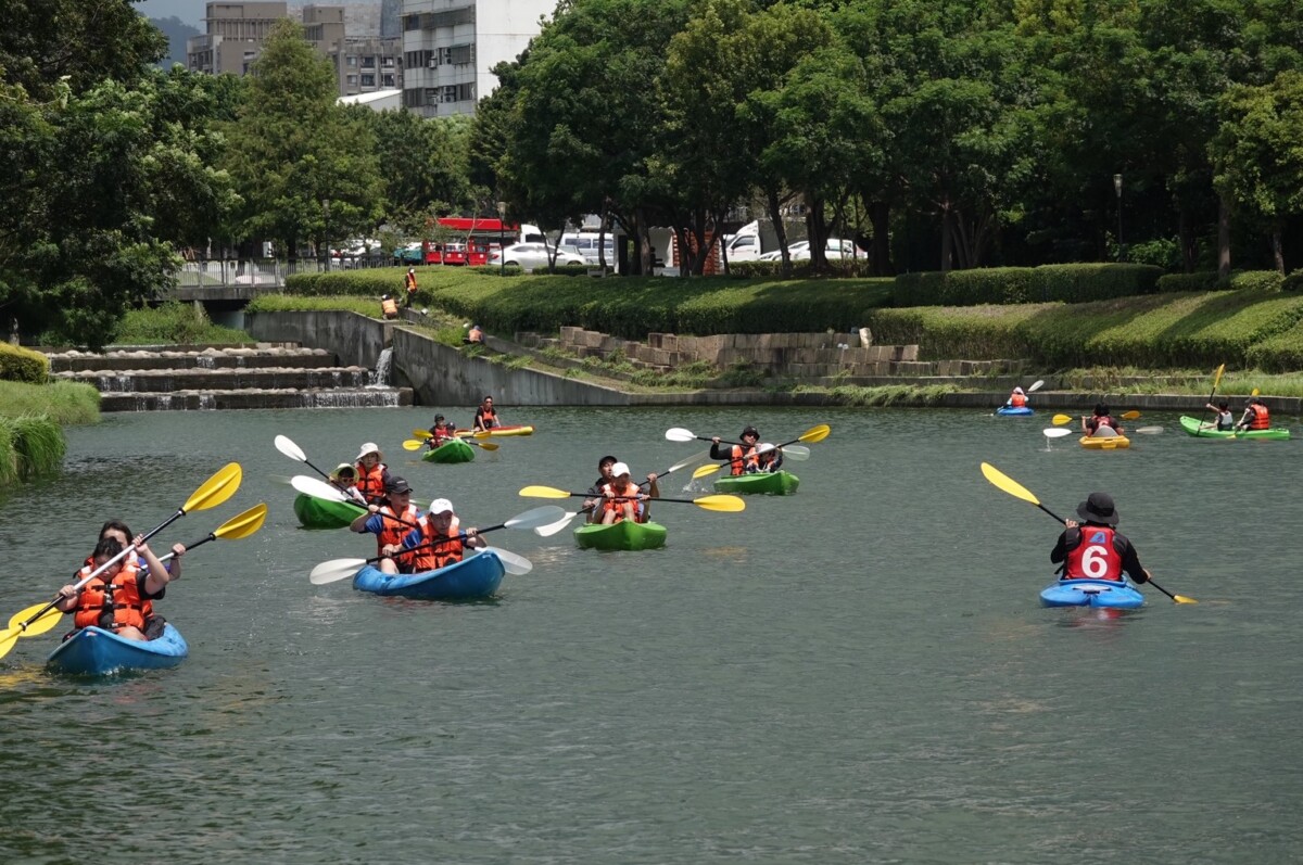 ▲台中首度將身心障礙水域適應運動延伸至輕艇，持續拓展多元運動參與選擇。(圖/記者顏淑娟翻攝)