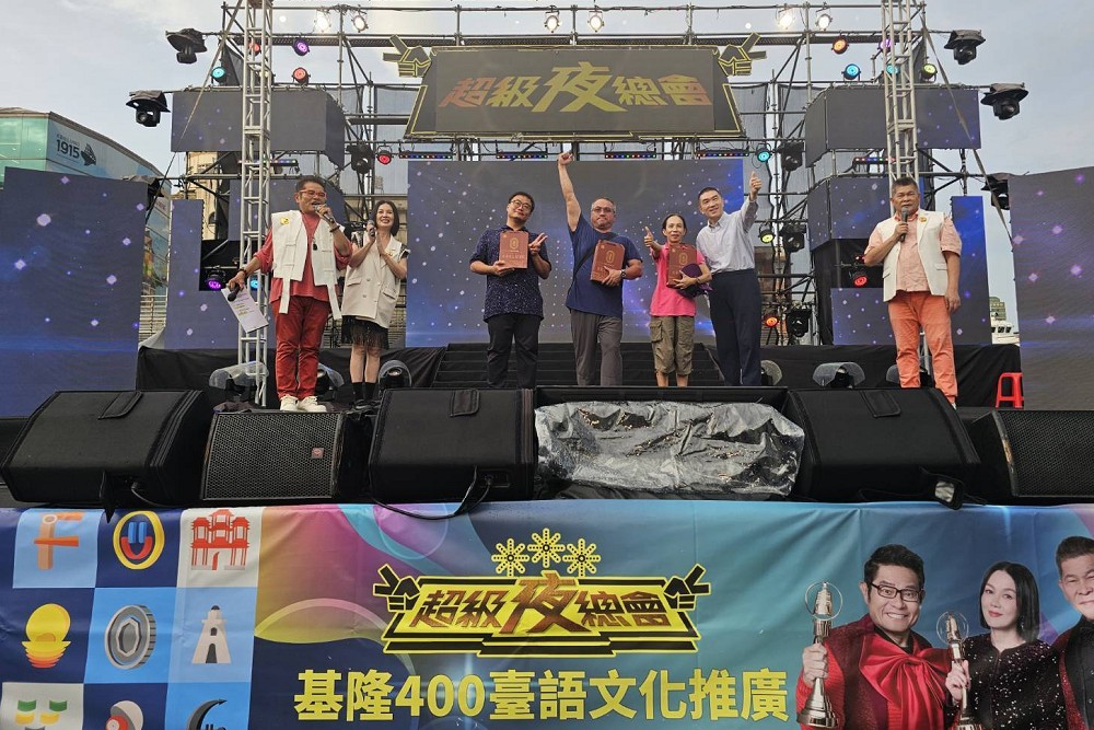 《超級夜總會》基隆國門廣場盛大開錄 謝國樑現場互動民眾熱情滿滿 218 《超級夜總會》基隆國門廣場盛大開錄 謝國樑現場互動民眾熱情滿滿 217
