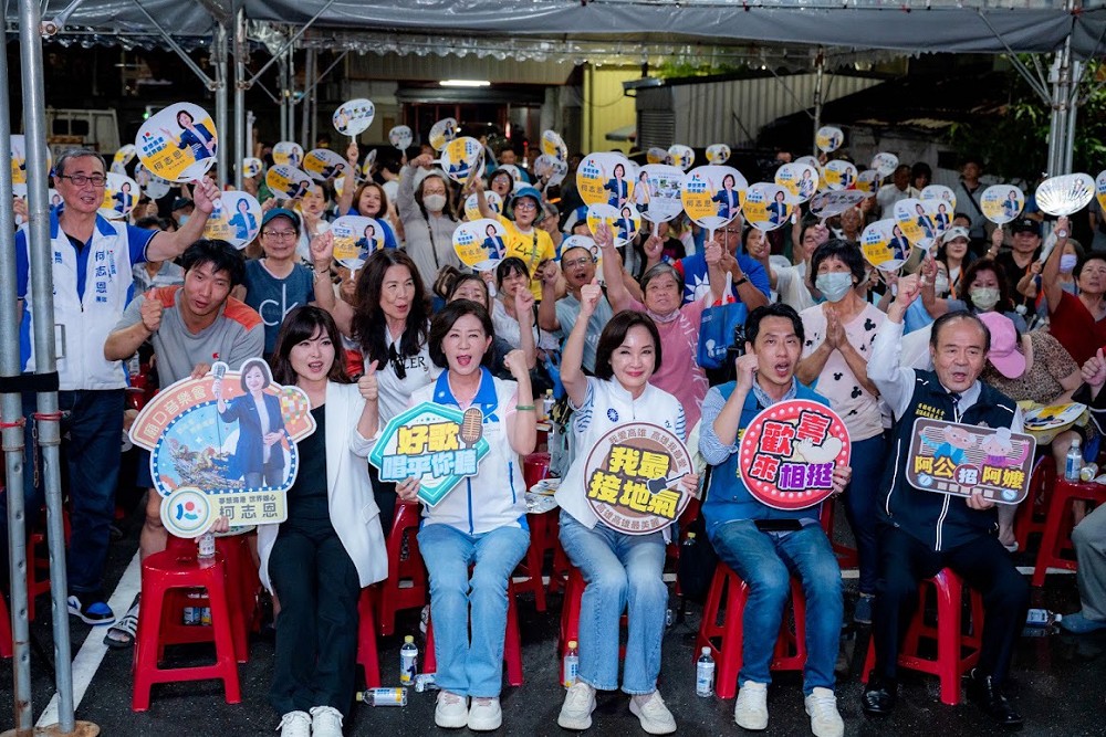 重回幼時「夢想之地」廟口開講 柯志恩誓言讓鹽埕風華再現 228 重回幼時「夢想之地」廟口開講 柯志恩誓言讓鹽埕風華再現 227