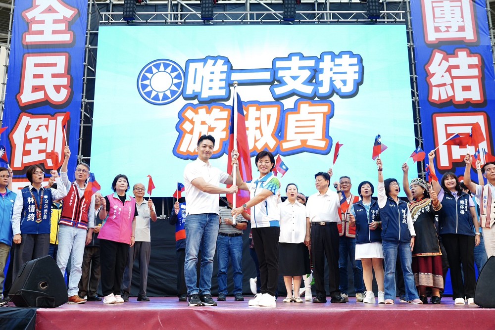 蔣萬安親赴花蓮授旗力挺游淑貞 大讚鄉長任內施政滿意度過9成 210 蔣萬安親赴花蓮授旗力挺游淑貞 大讚鄉長任內施政滿意度過9成 209