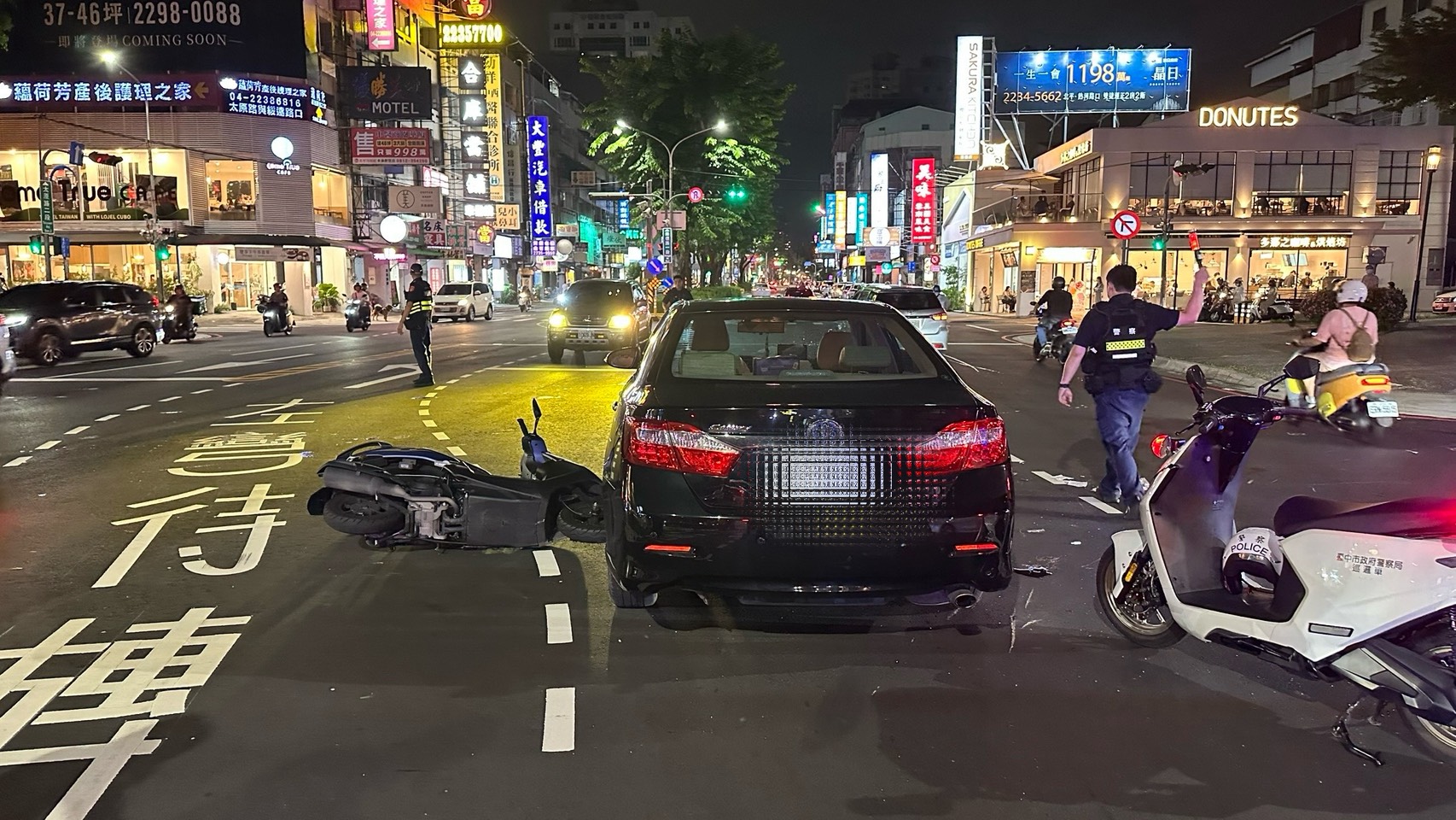 台中北區酒駕拒檢闖紅燈釀事故！1行人、3騎士遭波及　59年次男遭逮
