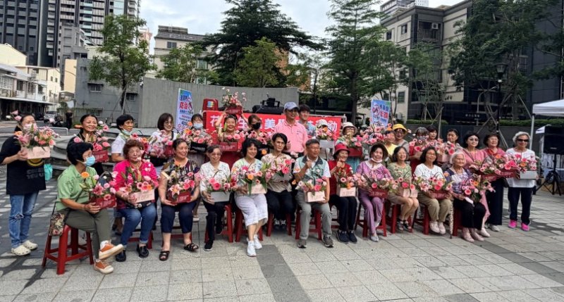 樂聲花香伴里民 高雄文林廣場舉辦健康社區活動