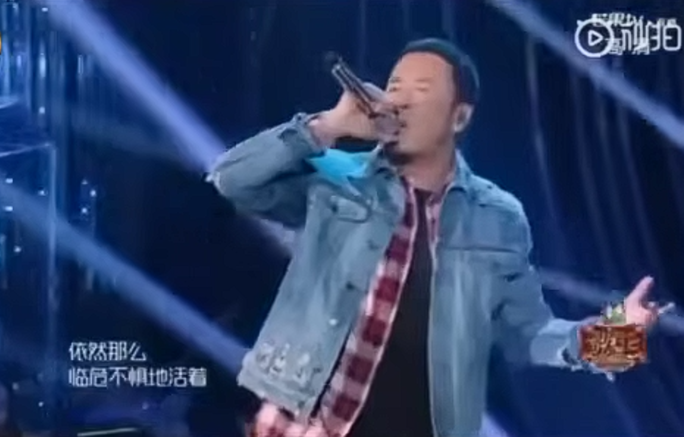 阿斌指出楊坤當年翻唱〈浪子回頭〉根本沒有授權。(圖/翻攝YouTube)