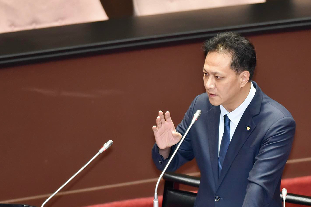 總統府轟立院拿預算權做政治工具 邱鎮軍反擊:《憲法》要求賴清德依法完成程序 206 總統府轟立院拿預算權做政治工具 邱鎮軍反擊:《憲法》要求賴清德依法完成程序 205