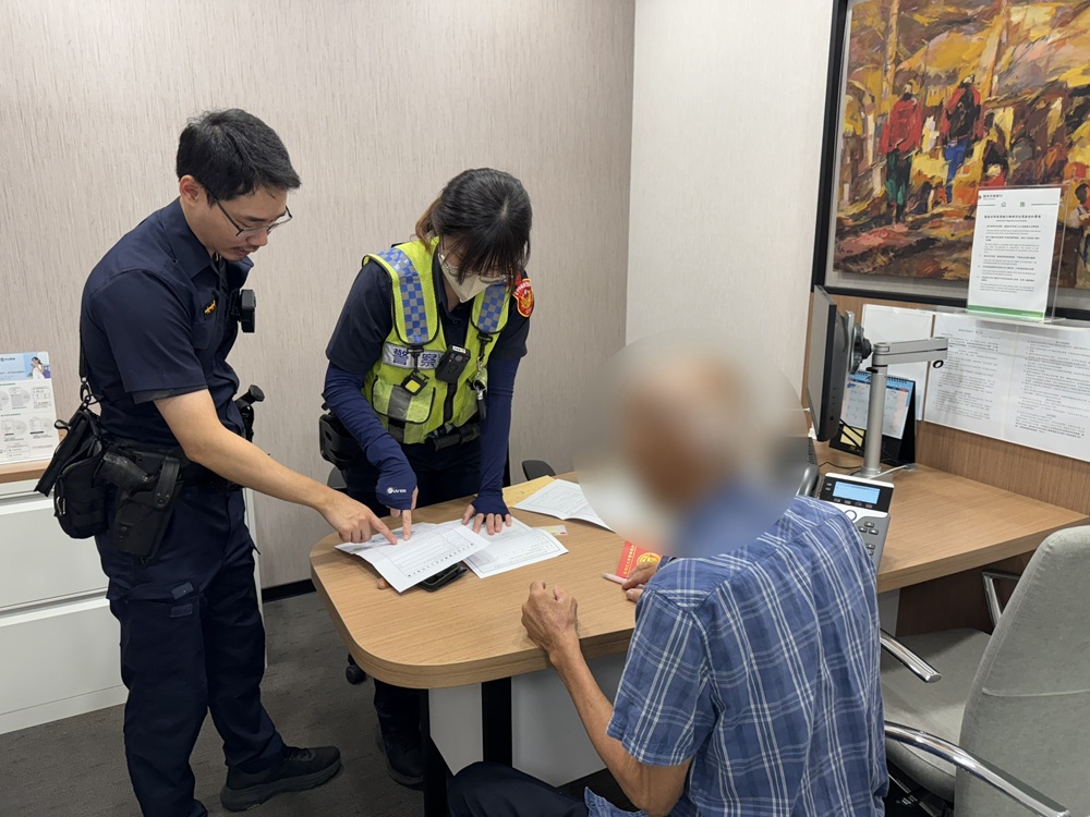 網路買中藥調理身體 71歲男被騙走個資成人頭帳戶 220 cnews204260817a12