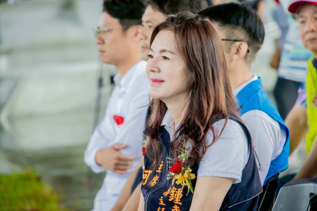 竹南鎮代會主席何秀綿宣布參選鎮長後,台北市長蔣萬安親錄影片為她加油。(圖/何秀綿粉專)