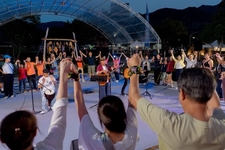 「縱谷原遊會-部落食樂園」齊歡唱 原民音樂點亮夏夜