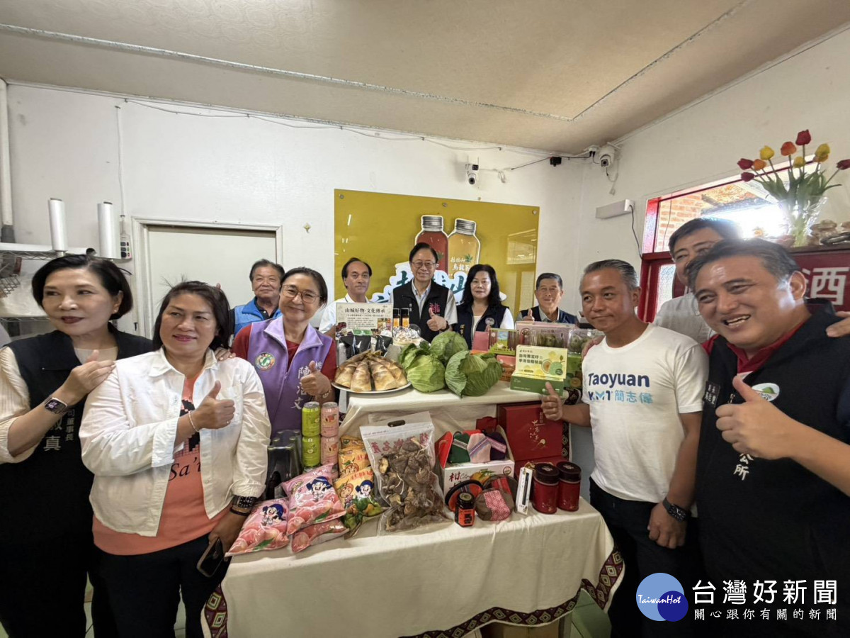 桃園市長張善政出席農業產銷班交流活動，與在地農友交流農業發展，推動產業輔導、技術提升及農民保障。