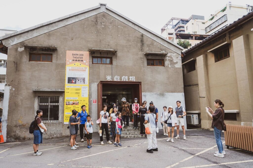 《舊城散步趣Ⅱ- 桃園區》走讀至米倉劇場認識地方藝術文化場域 圖/桃園城市創意設計中心提供