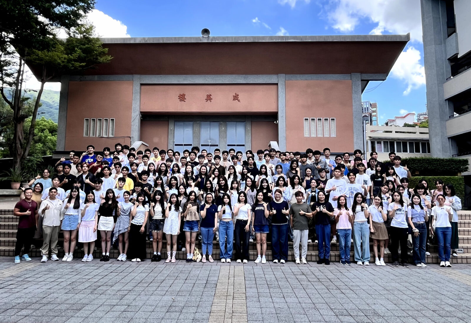 薇閣124人錄取台大較去年增51人 醫學相關科系63人上榜 218 薇閣124人錄取台大較去年增51人 醫學相關科系63人上榜 217