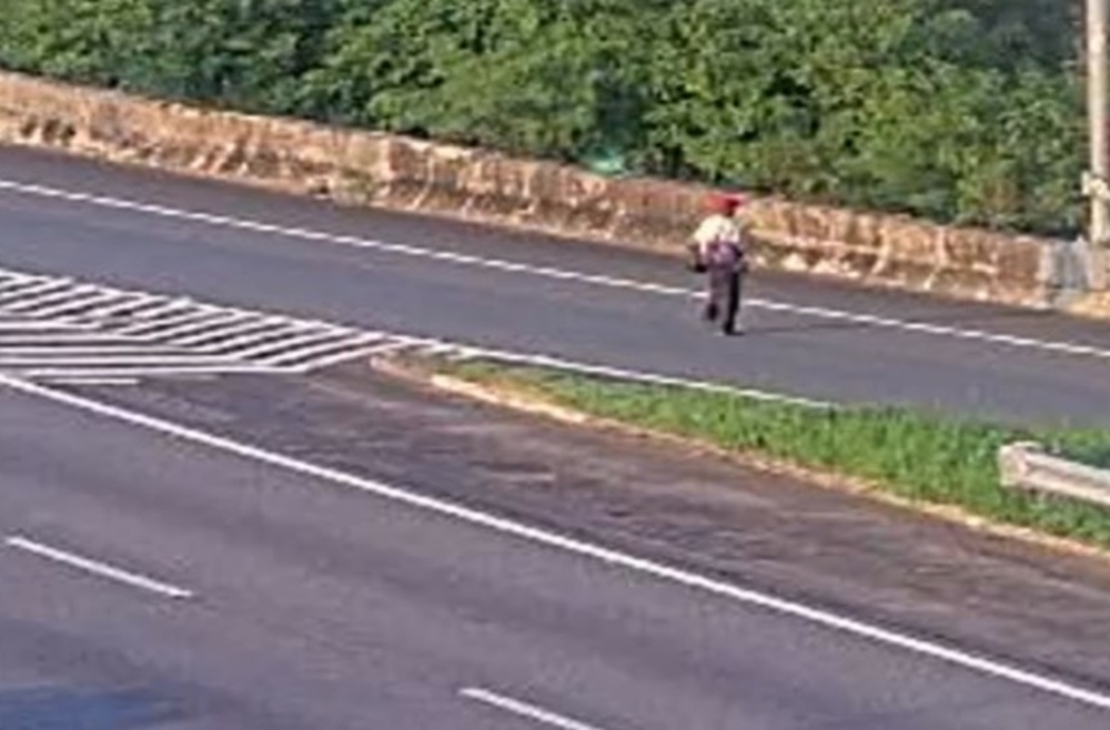 驚險 73歲步行男誤闖國道1號北向台中路段 208 cnews204260818a05
