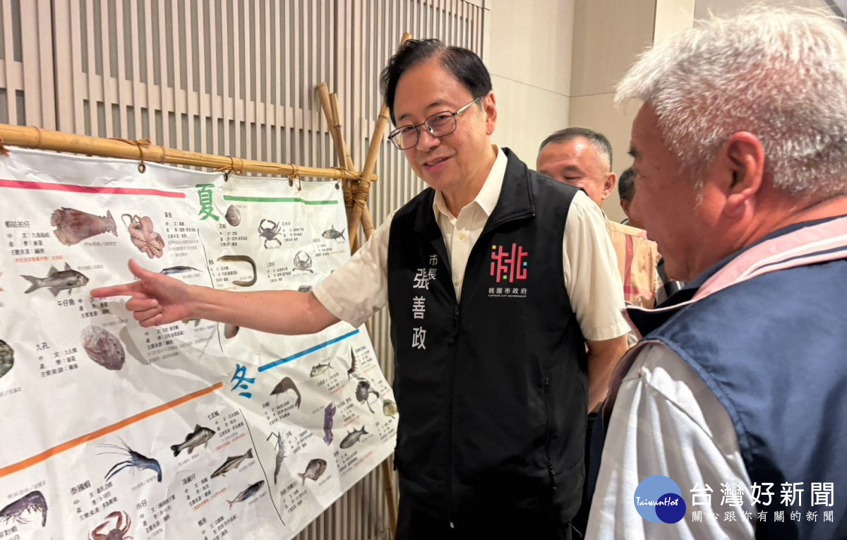 現場展示食魚教育系列作品。
