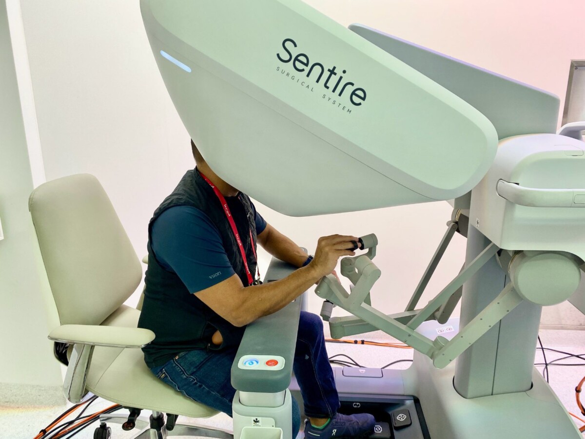 SQ08192 6秀傳用機器人開啟遠距教學