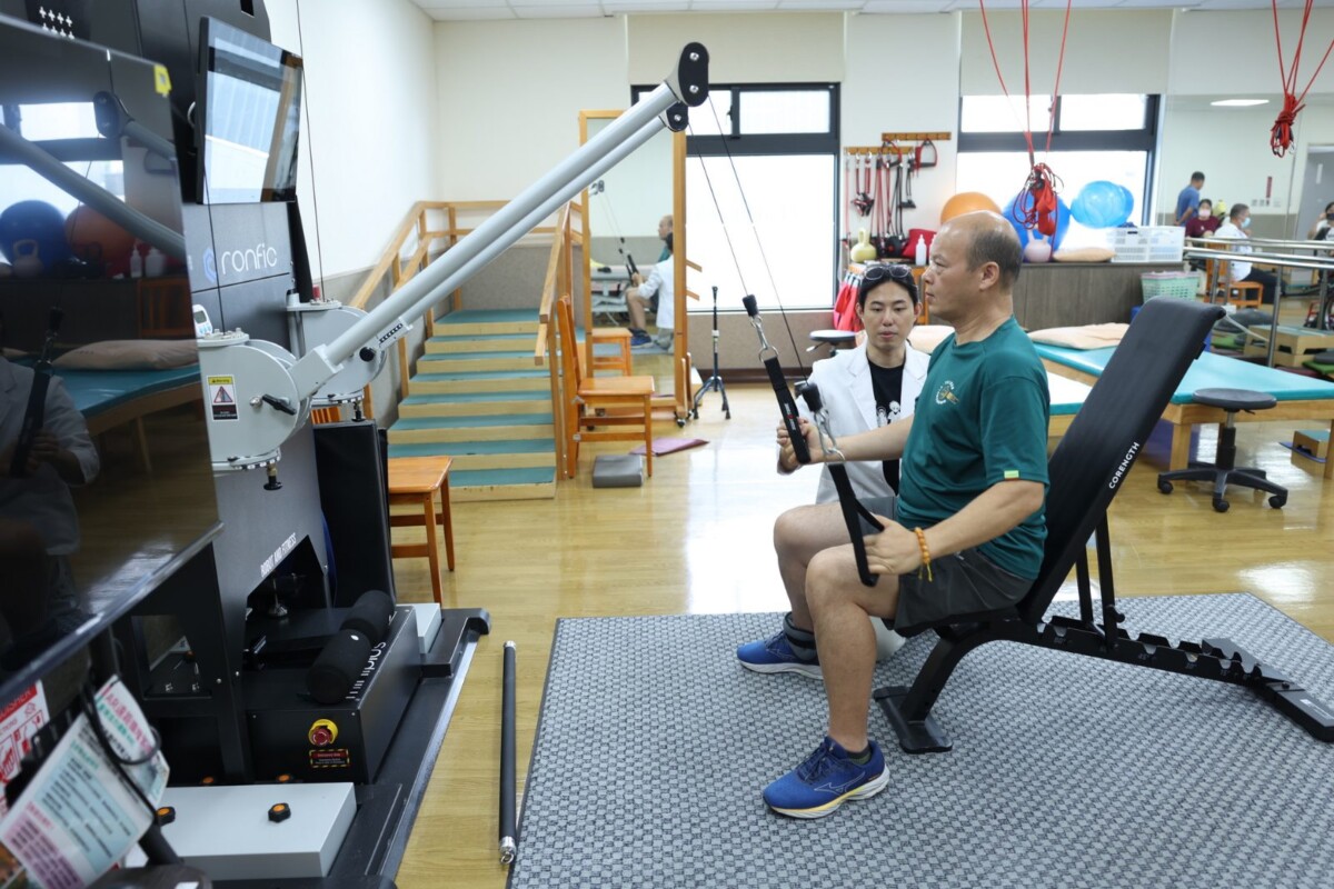 SQ08191 2廚師靠3年復健重新站起來